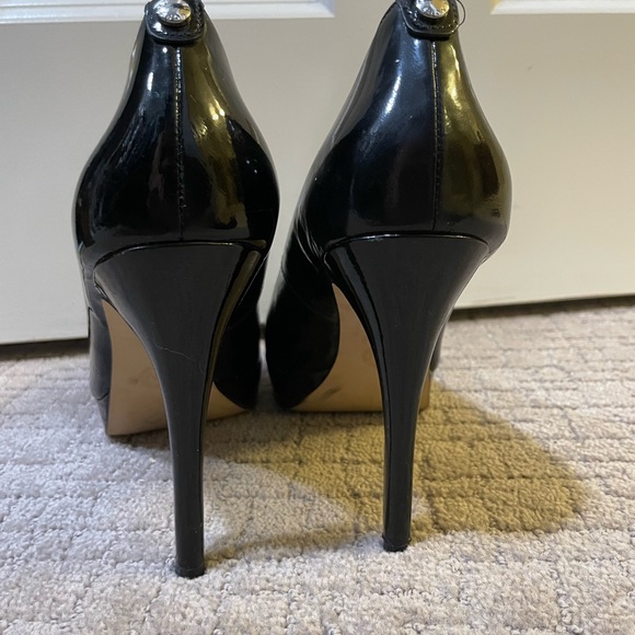 MICHAEL KORS York Black Patent Leather Peep Toe Stiletto Platform Heels Size 9 - Picture 3 of 4